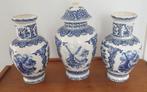 Delfts blauw kast stel/ 3 delige vazen, Antiek en Kunst, Antiek | Vazen, Ophalen of Verzenden
