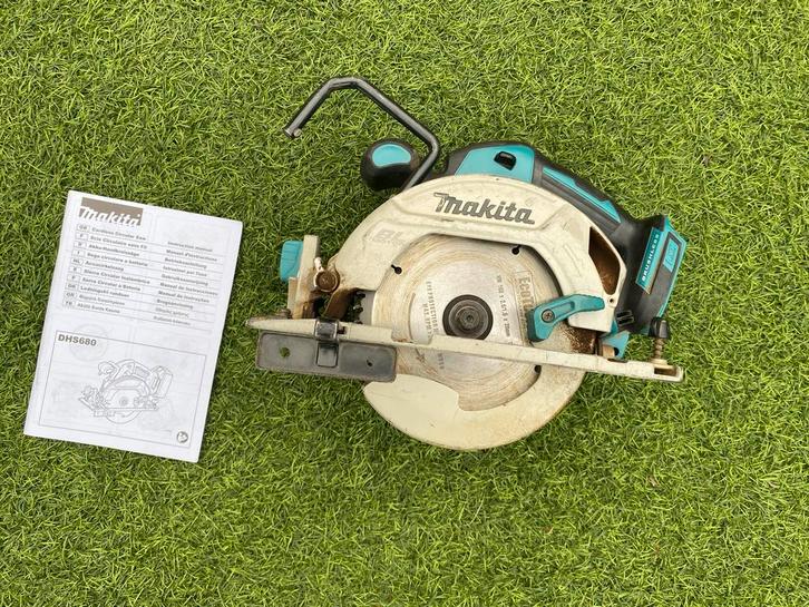 Makita DHS680 18V Accu Cirkelzaag, Doe-het-zelf en Verbouw, Gereedschap | Zaagmachines, Gebruikt, Cirkelzaag, 1200 watt of meer
