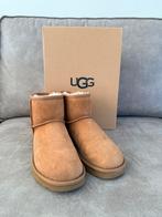 UGG Classic Mini Laarzen | Chestnut, Kleding | Dames, Schoenen, Bruin, Lage of Enkellaarzen, Ophalen of Verzenden, Zo goed als nieuw
