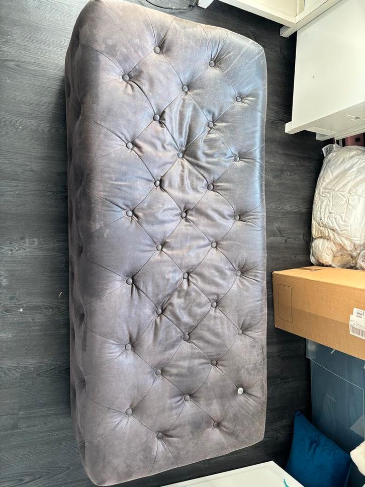 Riviera Maison Chesterfield Hocker, Huis en Inrichting, Banken | Voetenbanken en Poefen, Gebruikt, 50 tot 75 cm, 125 cm of meer