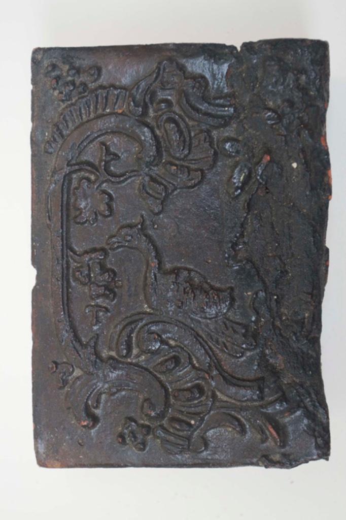 haardsteen afbeelding etende vogel, Antiek en Kunst, Antiek | Keramiek en Aardewerk, Ophalen of Verzenden