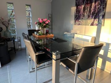 Eetkamer tafel beschikbaar voor biedingen