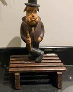Houtenbeeld van bulldog, met hoed, kleding en softball stick, Ophalen of Verzenden, Zo goed als nieuw, Handschoen