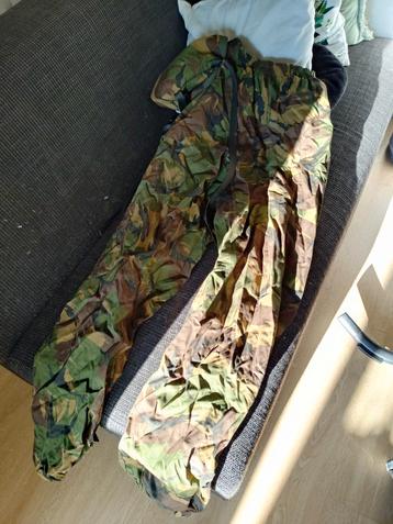 Ex-Defensie CBRN en Regenbroek beschikbaar voor biedingen