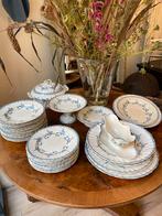 Antiek Servies met Blauw Bloemmotief, Antiek en Kunst, Antiek | Servies compleet, Ophalen of Verzenden