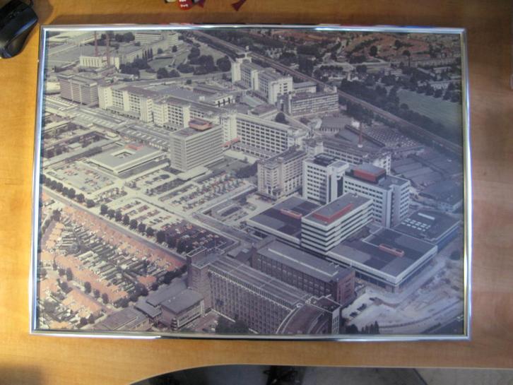 grote kleurenluchtfoto Philips Strijp-S, Eindhoven, ca. 1982, Verzamelen, Posters, Gebruikt, Overige onderwerpen, A1 t/m A3, Rechthoekig Liggend