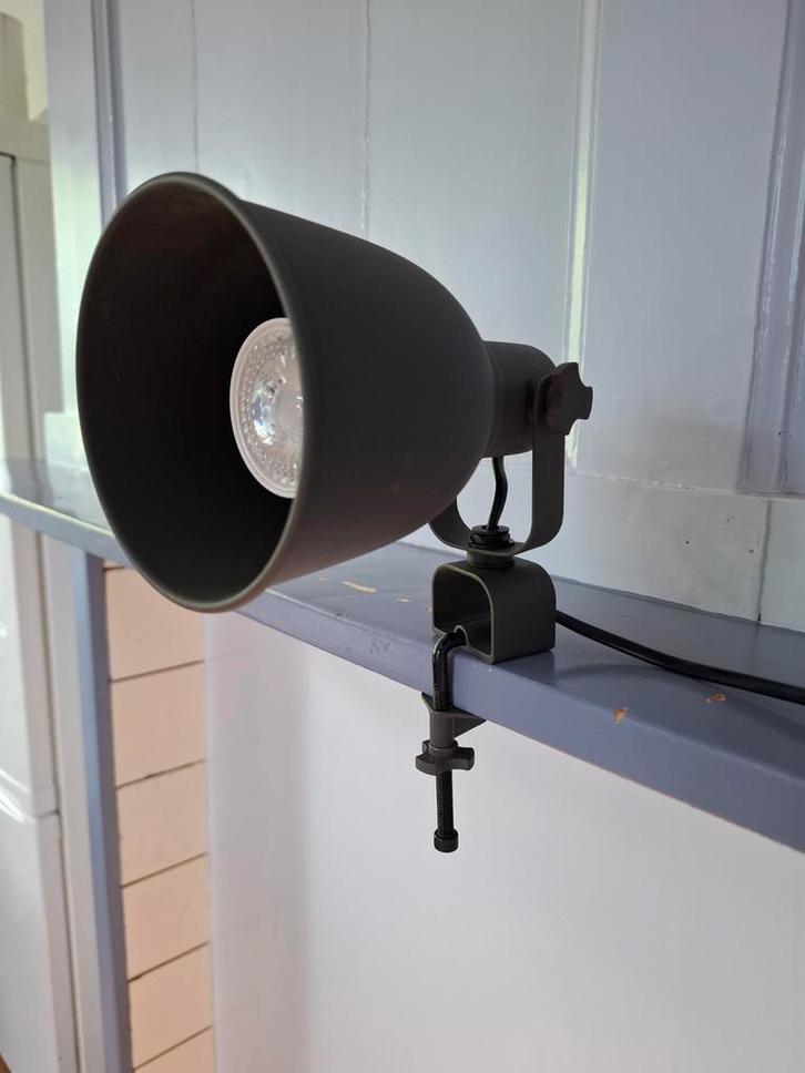 Grijze "IKEA" wandspot/klemspot. Model: Hektar., Huis en Inrichting, Lampen | Spots, Zo goed als nieuw, Plafondspot of Wandspot