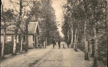 Ede stationsweg Ede  2 fietsers+tolhuisje militair st 1917 beschikbaar voor biedingen