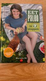 Eet Paleo in 7 stappen - Marinka Bil, Boeken, Hoofdgerechten, Ophalen of Verzenden, Zo goed als nieuw, Gezond koken