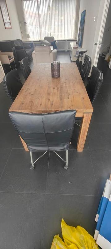 Eiken tafel met 5 echt leren stoelen. beschikbaar voor biedingen
