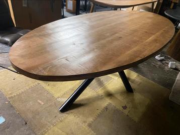 Tafel ovaal 240x110 matrix poot van 898 nu 499