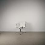 48x Vitra Eames EA 107 Stoel Wit Leer – Chroom, Niet ingevuld, Wit, Niet ingevuld, Leer