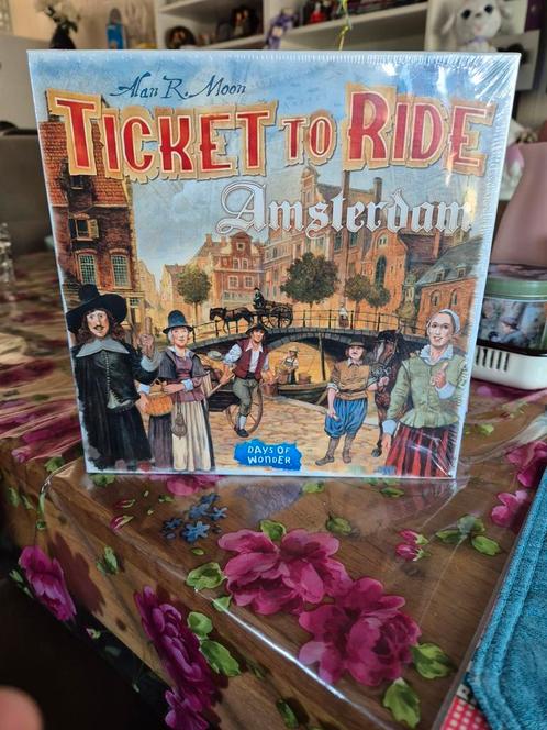 Ticket to Ride Amsterdam - Nieuw!, Hobby en Vrije tijd, Gezelschapsspellen | Bordspellen, Nieuw, Drie of vier spelers, Reisspel
