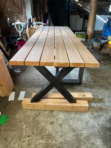 Tuintafel 300x90 douglas €400,- beschikbaar voor biedingen