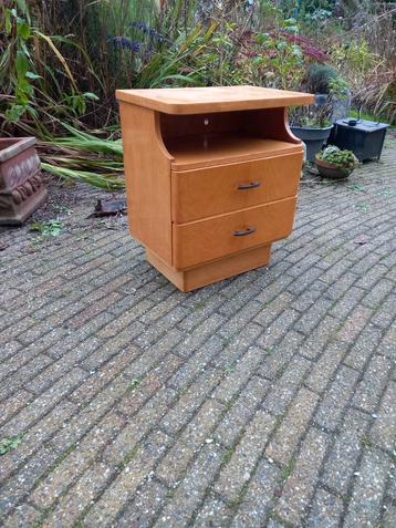 Retro nachtkastje  beschikbaar voor biedingen