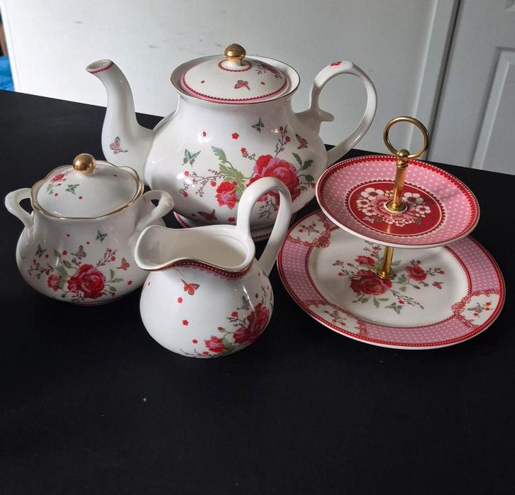 Servies Room Seven - met rozen en vlinders, Huis en Inrichting, Keuken | Servies, Zo goed als nieuw, Overige typen, Overige stijlen