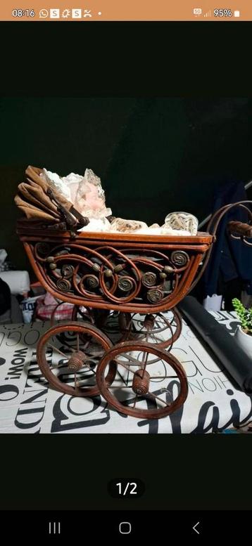 Antieke wagen met antieke pop en accessoires  beschikbaar voor biedingen
