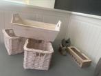 11 delige set decoratie mandjes spreukenplanken etc., Huis en Inrichting, Ophalen of Verzenden, Zo goed als nieuw