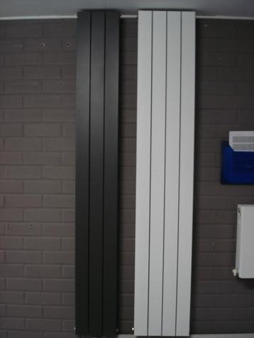 Thermrad AluStyle 183 cm hoog x 24 cm breed antraciet kleur beschikbaar voor biedingen