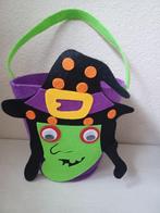 Tasje van vilt met heks er op / Halloween (+/- 18 cm hoog), Ophalen of Verzenden, Gebruikt, Feestartikel, Halloween of Griezel