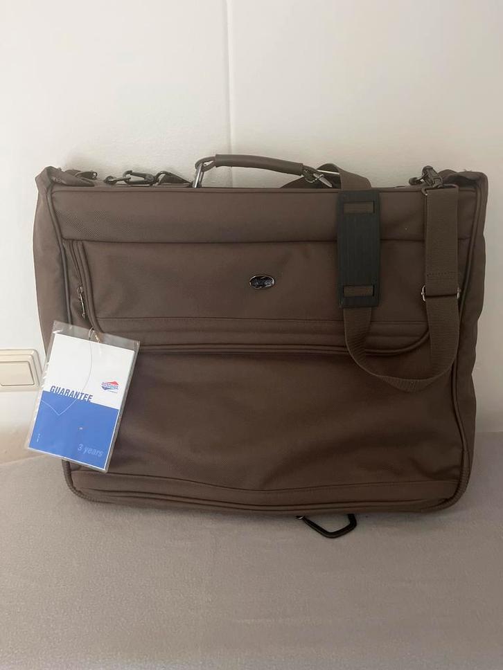 Kledingtas Bruin - Zo Goed Als Nieuw, Sieraden, Tassen en Uiterlijk, Koffers, Zo goed als nieuw, Overige materialen, 60 tot 70 cm