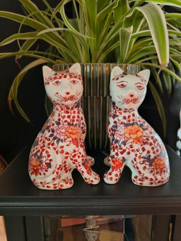 Bijzondere set Imari hoeren katjes  beschikbaar voor biedingen