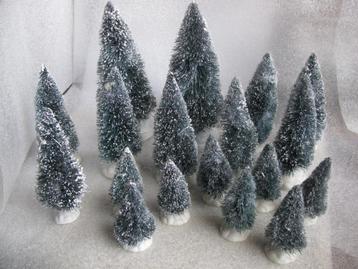 18 Miniatuur Kerstbomen / Dennenboom met Sneeuw - Lemax beschikbaar voor biedingen