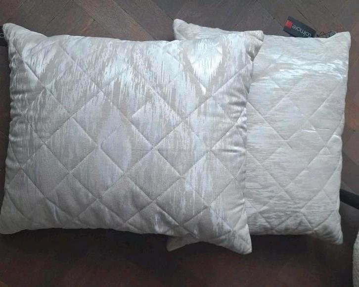 Luxe grote kussens van Comore 2x nieuw 60x50 cm, Huis en Inrichting, Woonaccessoires | Kussens, Nieuw, Beige, Rechthoekig, Ophalen of Verzenden