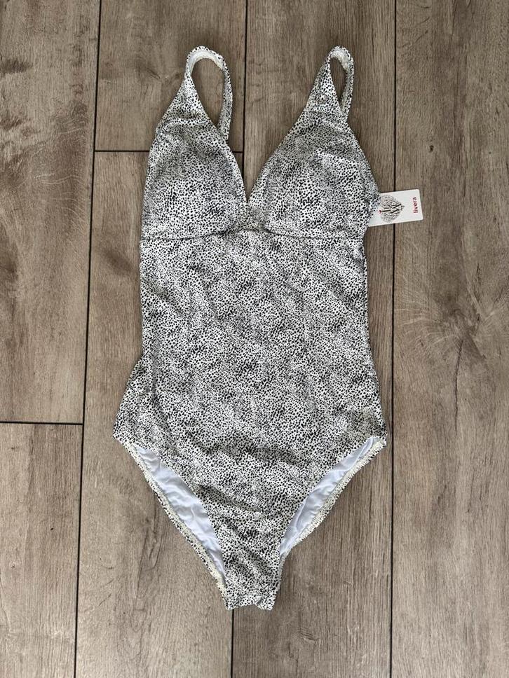 Super mooi nieuw wit/zwart badpak van Livera  (Maat 40 B/C), Kleding | Dames, Badmode en Zwemkleding, Nieuw, Badpak, Overige kleuren
