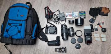 Canon 450D met 2 lenzen, grip, flitser, zonnekappen, rugtas beschikbaar voor biedingen