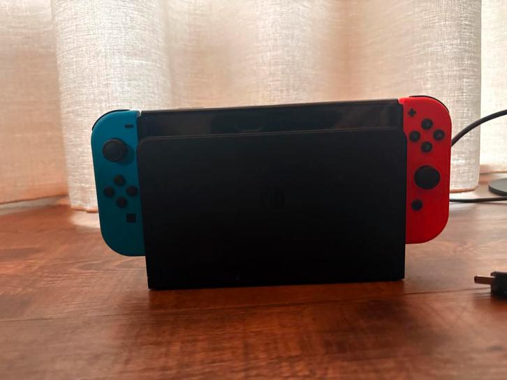 Nintendo Switch OLED - Zo goed als nieuw!, Spelcomputers en Games, Spelcomputers | Nintendo Switch, Zo goed als nieuw, Switch OLED