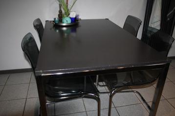 eethoek moet weg( verhuizing!)  zeer nette eethoek(2) teab beschikbaar voor biedingen
