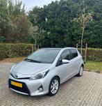 Toyota Yaris 1.5 Full hybrid Dynamic. 53.000 KM NAP., Auto's, Euro 5, Zwart, 4 cilinders, 100 pk