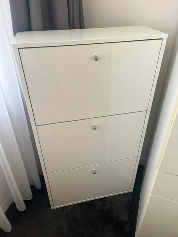 Schoenenkast wit hoogglans beschikbaar voor biedingen