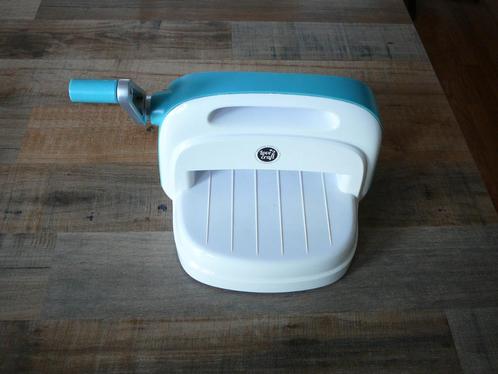 Embossing Die Cutting systeem, Hobby en Vrije tijd, Kaarten | Zelf maken, Gebruikt, Pons of Mal, Overige thema's, Ophalen