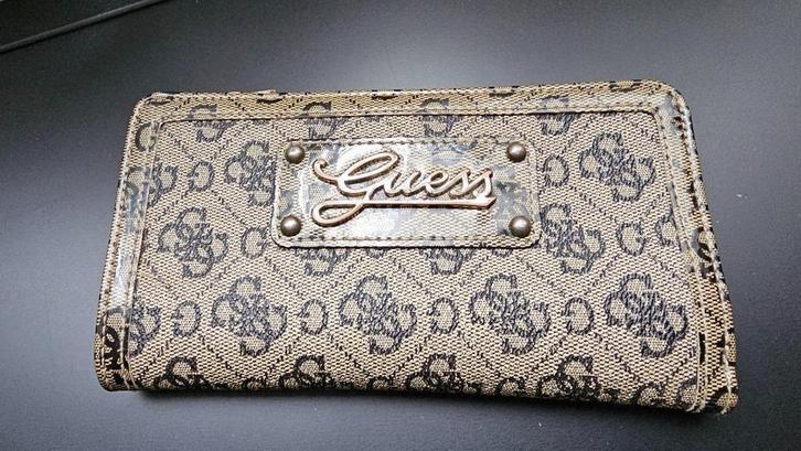 Guess Portemonnee🎀In hele mooie staat🎀🎀, Sieraden, Tassen en Uiterlijk, Portemonnees, Zo goed als nieuw, Guess, Bruin, Ophalen
