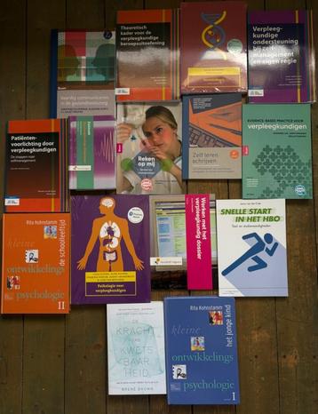 Boekenset opleiding verpleegkunde  beschikbaar voor biedingen