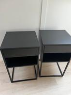 IKEA Vikhammer 2 nachtkastjes zwart, Huis en Inrichting, Slaapkamer | Nachtkastjes, Ophalen, Minder dan 45 cm, 55 tot 70 cm, Zo goed als nieuw