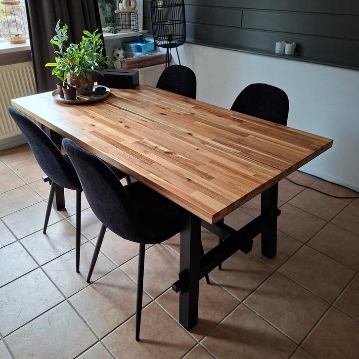 Skogsta eettafel ikea 160x81x74 met 4 stoelen, Huis en Inrichting, Tafels | Eettafels, Zo goed als nieuw, 50 tot 100 cm, 200 cm of meer
