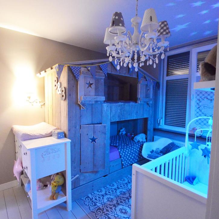 Steigerhouten stapelbed huisjesbed, Kinderen en Baby's, Kinderkamer | Stapelbedden en Hoogslapers, Zo goed als nieuw, Stapelbed