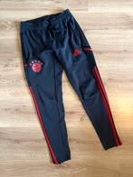 Bayern München trainingsbroek Adidas 22/23 Maat S, Kleding | Heren, Sportkleding, Ophalen of Verzenden, Adidas, Grijs, Maat 46 (S) of kleiner