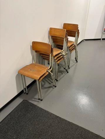 Oude school stoelen vintage look 