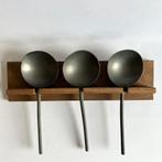 Antieke tinnen lepels met houten rek, Verzenden