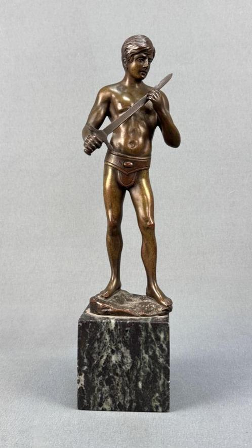 c a 1880==jonge man m zwaard===gesigneerd==bronzen beeld, Antiek en Kunst, Antiek | Koper en Brons, Brons, Ophalen of Verzenden
