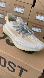 Yeezy Boost 350 V2 Light 41 1/3, Kleding | Heren, Schoenen, Ophalen of Verzenden, Nieuw, Overige kleuren