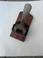 Antieke Leitz perforator nr. 280 –gietijzer op houten basis, Ophalen of Verzenden
