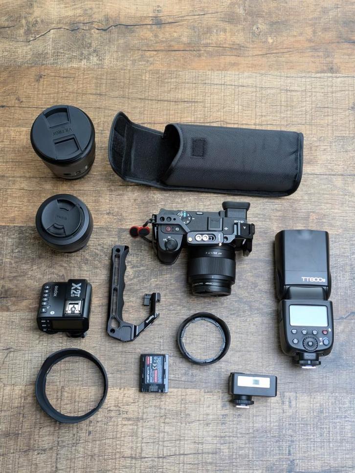 Sony A6700 + drie lenzen en flitser set., Audio, Tv en Foto, Fotocamera's Digitaal, Zo goed als nieuw, Sony, Geen optische zoom