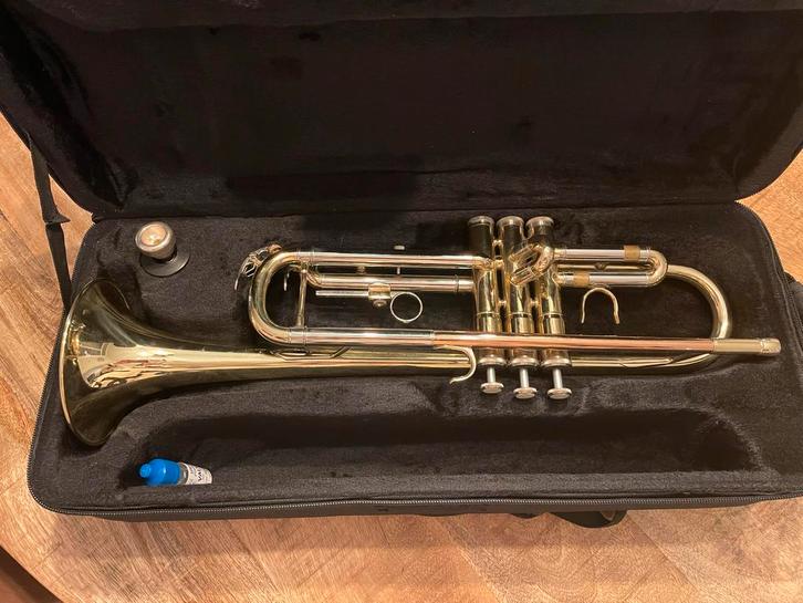 Bb-Trompet met Koffer en eventueel studieboeken, Muziek en Instrumenten, Blaasinstrumenten | Trompetten, Gebruikt, Bes-trompet