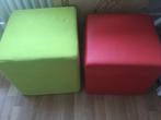 Poef en Cube (voetenbank) kleuren groen en rood, Ophalen, Minder dan 50 cm, Gebruikt, Vierkant