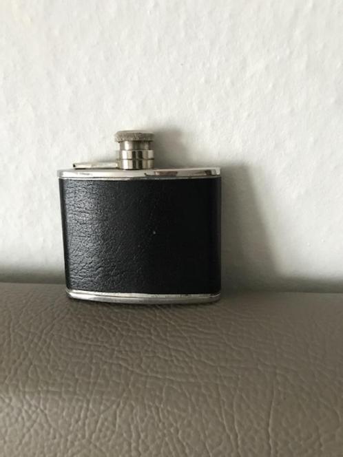 zwarte lederen heupfles - zakfles, Hobby en Vrije tijd, Overige Hobby en Vrije tijd, Nieuw, Ophalen of Verzenden